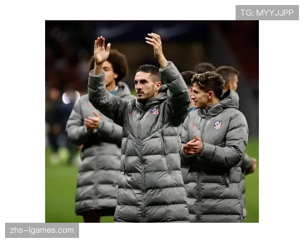 致敬：在马竞主场，球迷为已故传奇阿拉贡内斯鼓掌一分钟